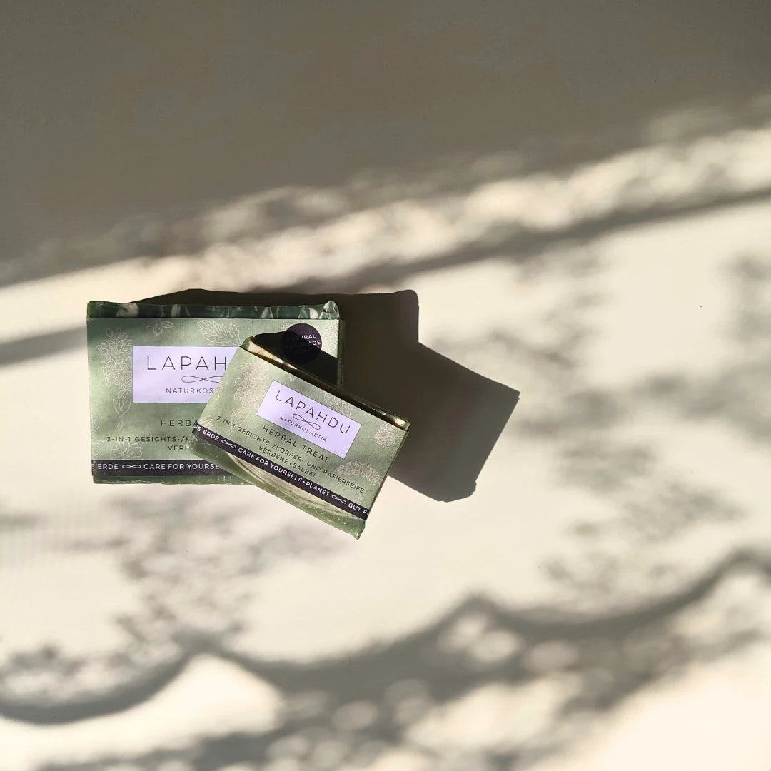 LAPAHDU Naturkosmetik: handgesiedete Naturseife "HERABAL TREAT" für Körper, Gesicht und Rasur in klein (22g) und groß (100g)