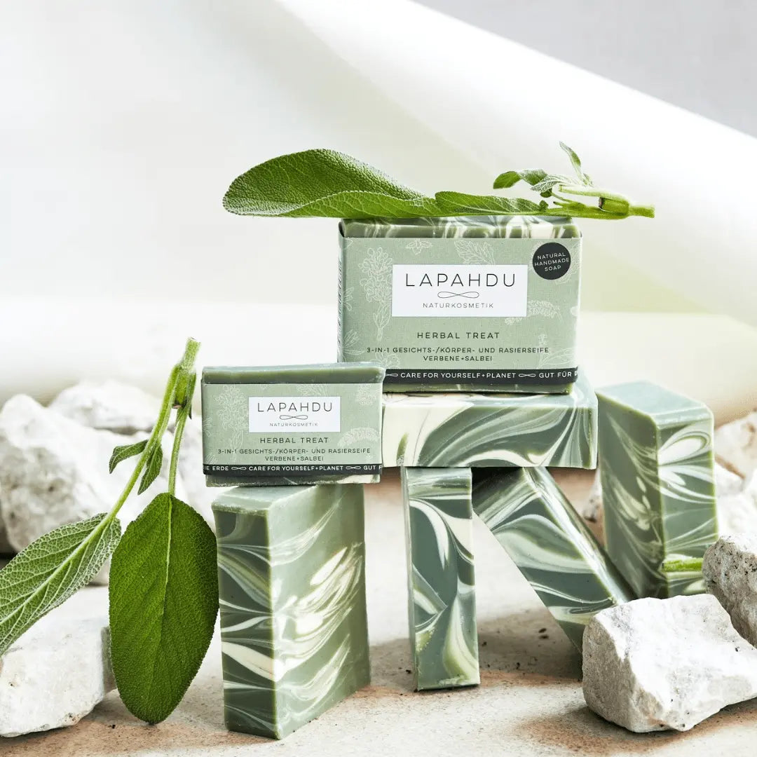 LAPAHDU Naturkosmetik: handgesiedete Naturseife "HERBAL TREAT" für Körper, Gesicht und Rasur