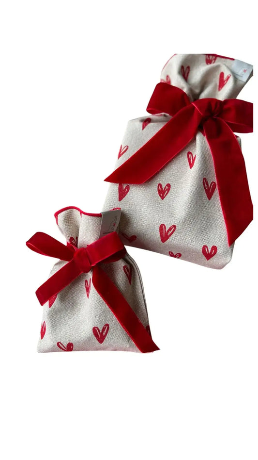2 Stoff geschenkbeutel beige mit roteh herzen-perfekt und nachhaltig verpackt