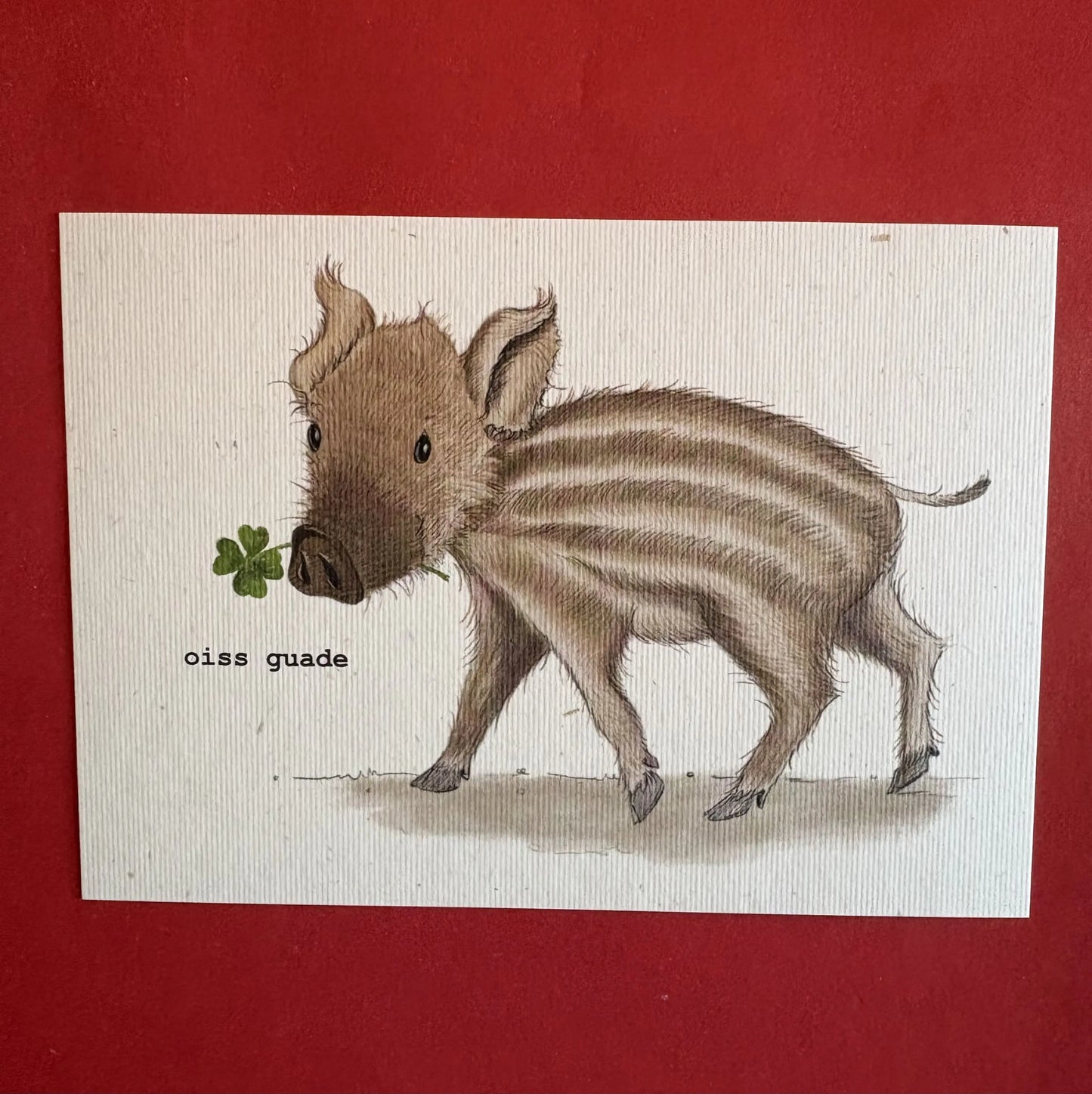 Postkarte-mit bayrischem gruß Ois-guade-Gluecksferkel-mit-Kleeblatt-handgemalt-auf-Strohpapier-ohne-kuvert