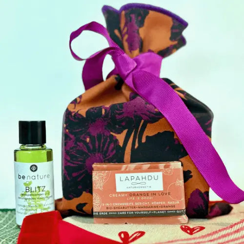 Bio-Geschenkset mit 2 Wellness-Ölen und Naturseife - Seitenansicht